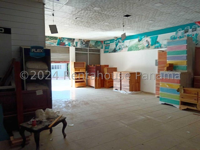 Prime Commercial Space in La Villa de Los Santos
